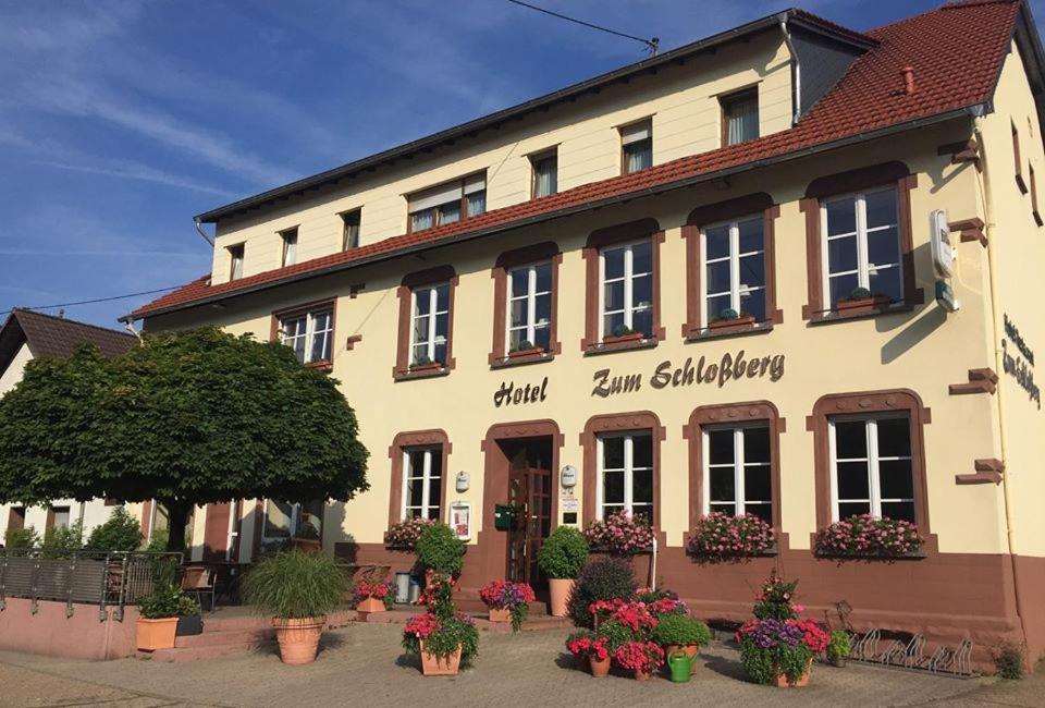 Hotel Restaurant Zum Schlossberg Wadern Dış mekan fotoğraf