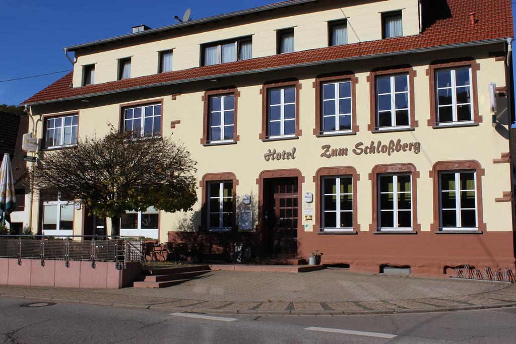 Hotel Restaurant Zum Schlossberg Wadern Dış mekan fotoğraf
